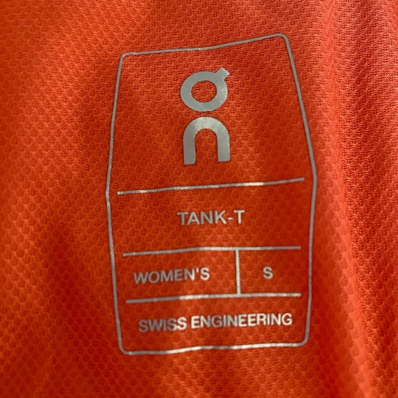 ON Running Top - Picture 3 of 5